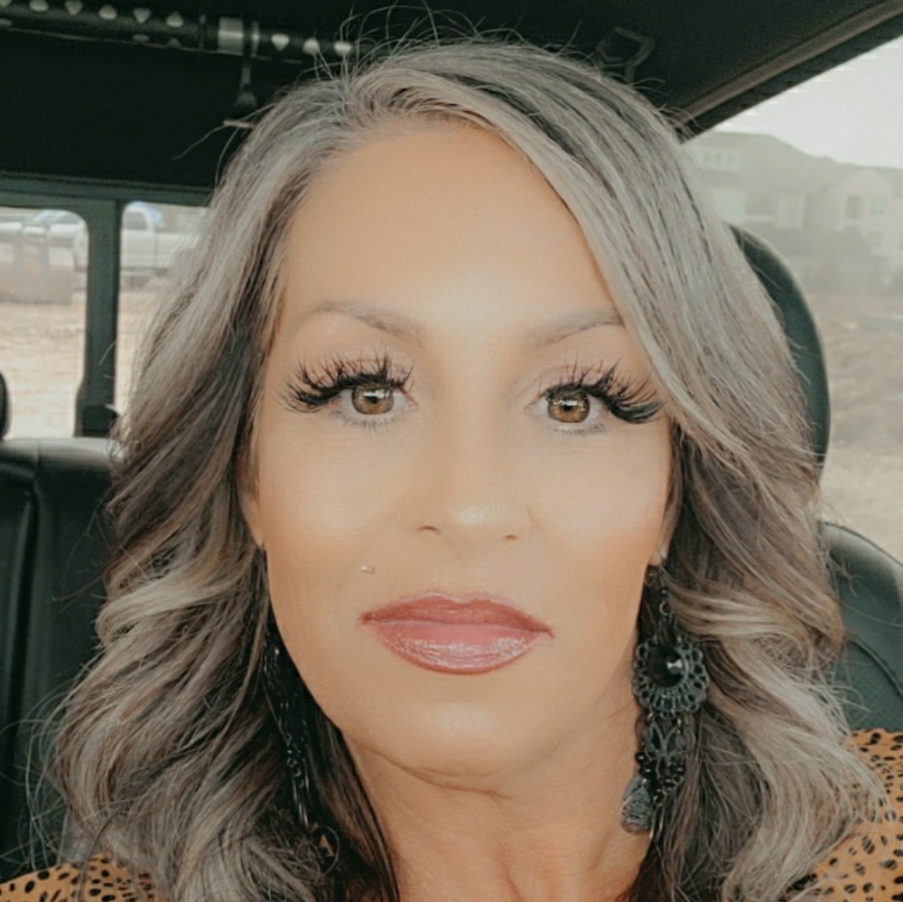 Meet your Posher, Elizabeth